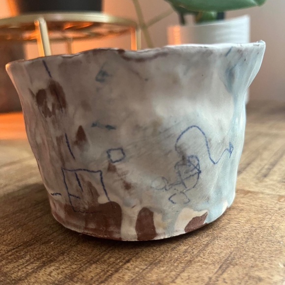 set of 2 handmade & hand painted abstract creamy white & blue vessels / cups - Picture 8 of 8